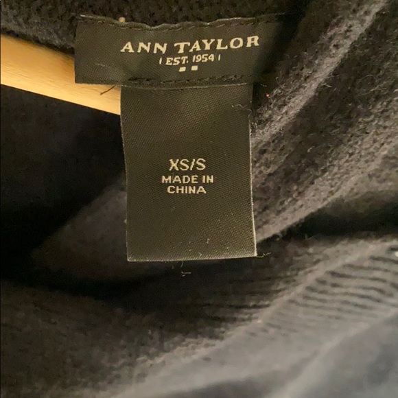 Black Ann Taylor Cardigan - Picture 3 of 4
